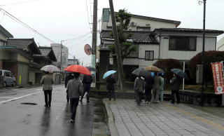 期成同盟会が現地視察（25日、庄農南門前）